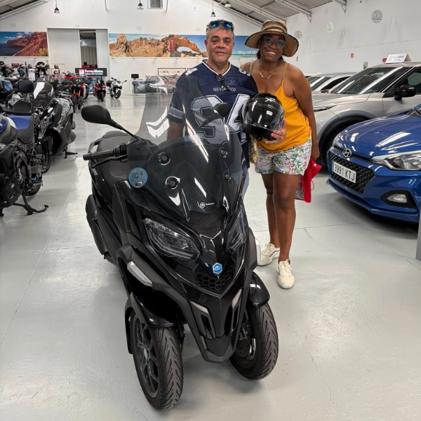 Entregas_Clientes_Farray_Motos_Gerardo_y_Bellas